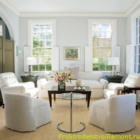 Дизайн интерьера гостиной с белой мебелью фото