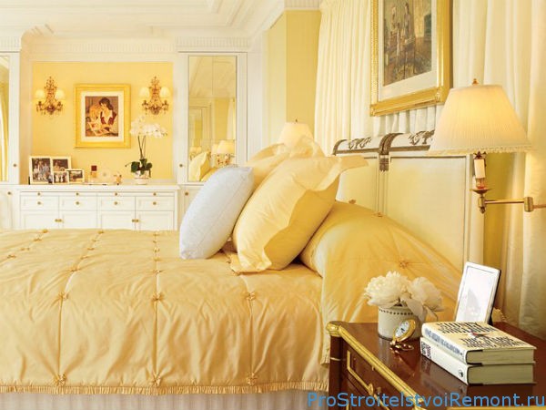 Спальня в желтом цвете 