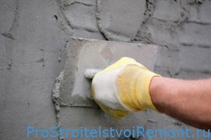 Нанесение цементного раствора на стены