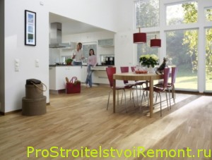 Постелить деревянные полы на кухне, прихожей и в столовой фото