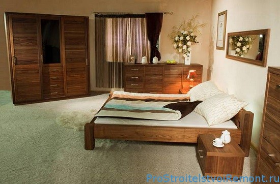 Современная мебель в спальной комнате фото