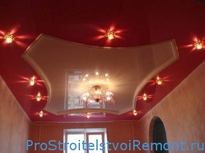 Натяжной потолок дизайн фото красного цвета