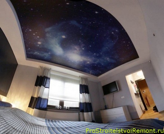 Натяжной потолок в спальне фото "Ночное небо"