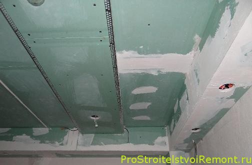 Монтаж подвесного потолка из гипсокартона в ванной комнате фото