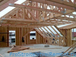 Как обшить потолок в деревянном доме?