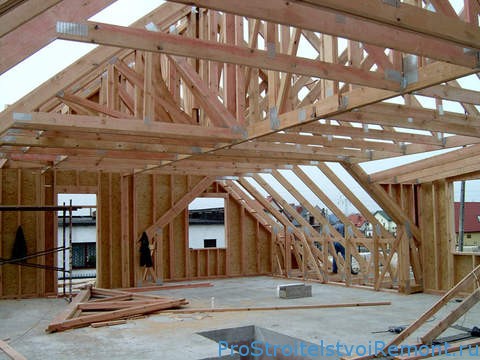 Как обшить потолок в деревянном доме?