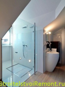 Дизайн ванной комнаты с душевой кабиной на чердаке фото